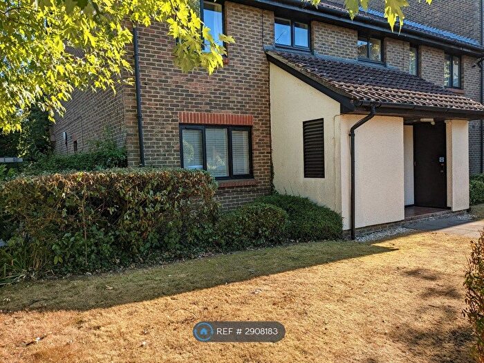 Studio To Rent In Rickwood, Horley, RH6