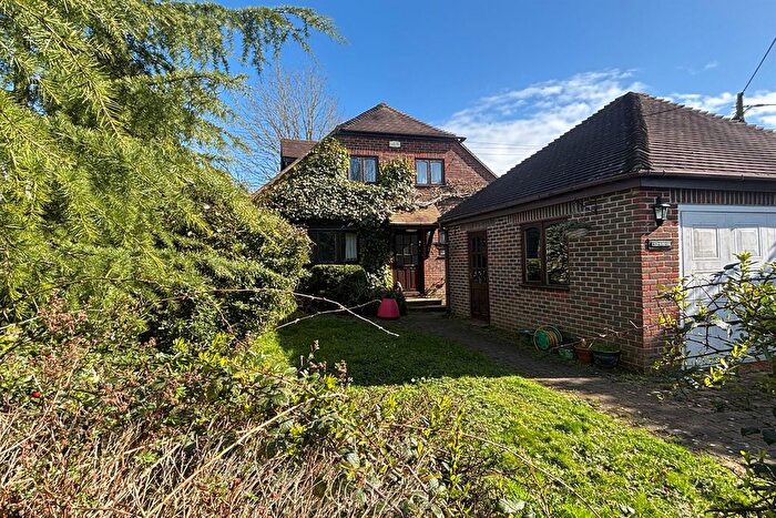 4 Bedroom Detached House To Rent In Love Lane, Petersfield, Hampshire, GU31