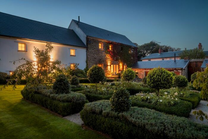 5 Bedroom Detached House For Sale In Dreenhill, Haverfordwest, SA62
