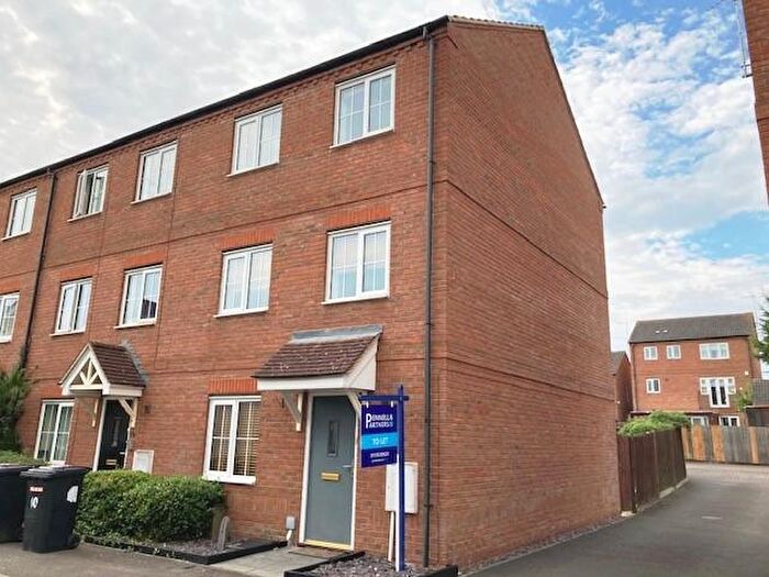 4 Bedroom Town House To Rent In Daymond Street, Peterborough, PE2