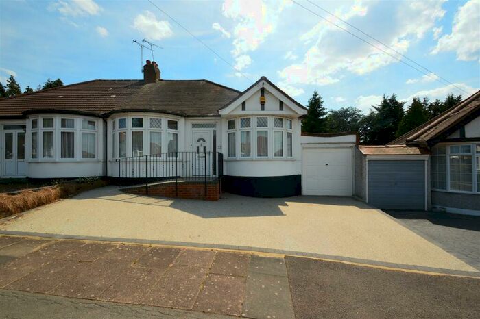 2 Bedroom Semi-Detached Bungalow For Sale In Peaketon Avenue, Redbridge, IG4