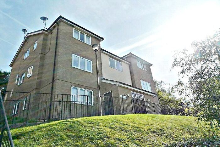 2 Bedroom Flat For Sale In Lingfield Close, High Wycombe, HP13