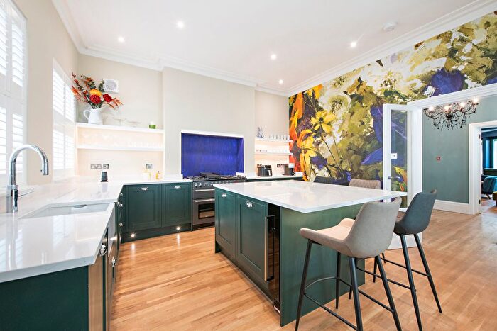 4 Bedroom Detached House To Rent In Friars Stile Road, Richmond, TW10