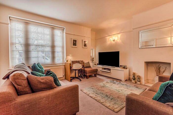 2 Bedroom Flat To Rent In Paradise Road, Richmond, TW9