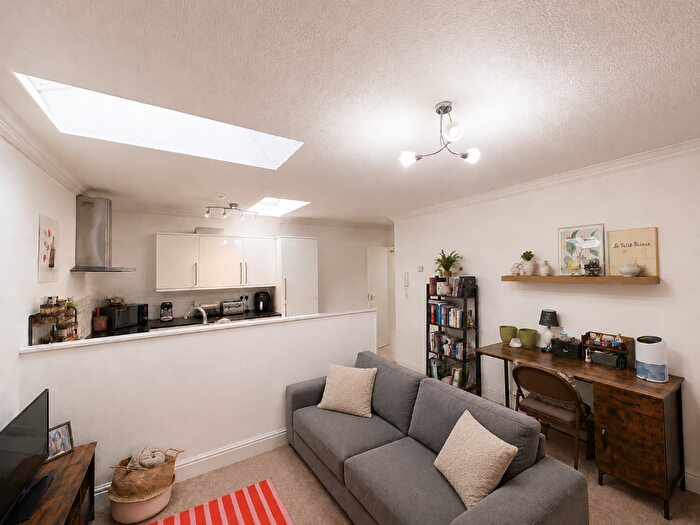 1 Bedroom Flat To Rent In Flat, Daisy Bank Road, Manchester, Greater Manchester, M14