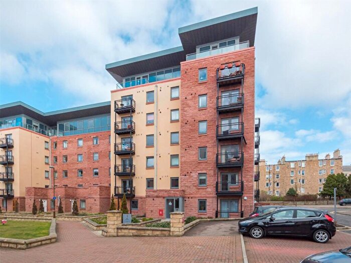 2 Bedroom Flat To Rent In Slateford Gait, Edinburgh, EH11