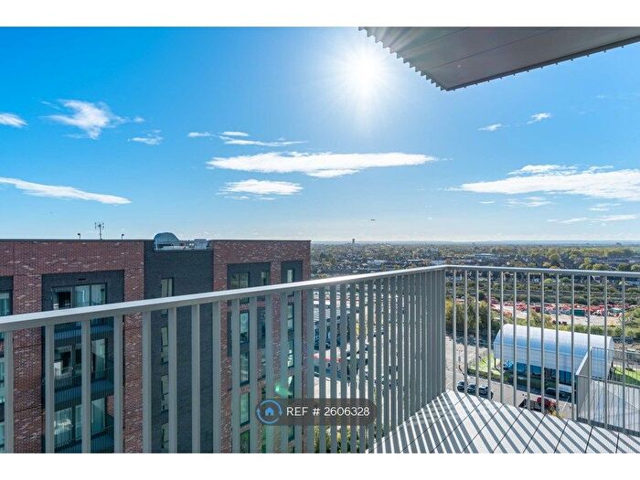 3 Bedroom Flat To Rent In Quadrant House, London, UB1