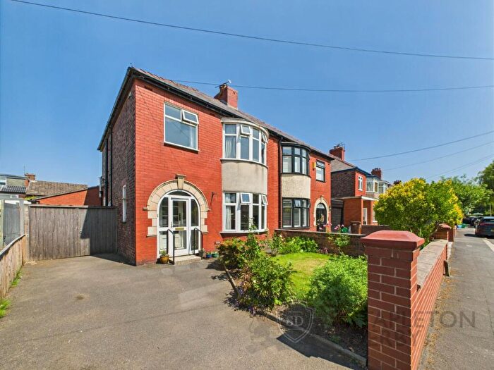 3 Bedroom Semi-Detached House For Sale In Warrington Road, Rainhill, Prescot, L35