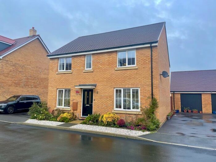 4 Bedroom Detached House To Rent In Whitecastle Way, Kingsmead, MK4