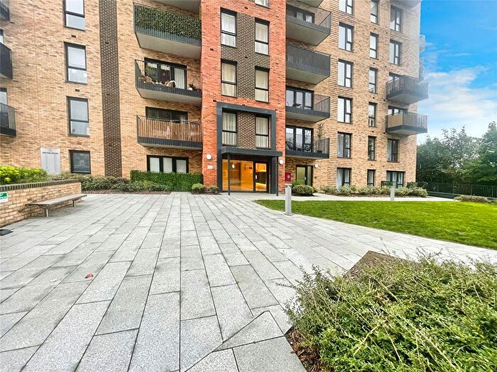2 Bedroom Flat For Sale In Sydney Road, Watford, Hertfordshire, WD18