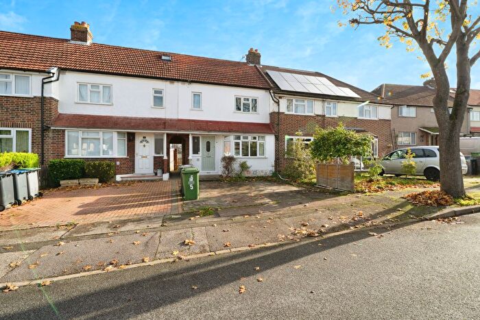3 Bedroom Terraced House For Sale In Wilson Road, Chessington, KT9