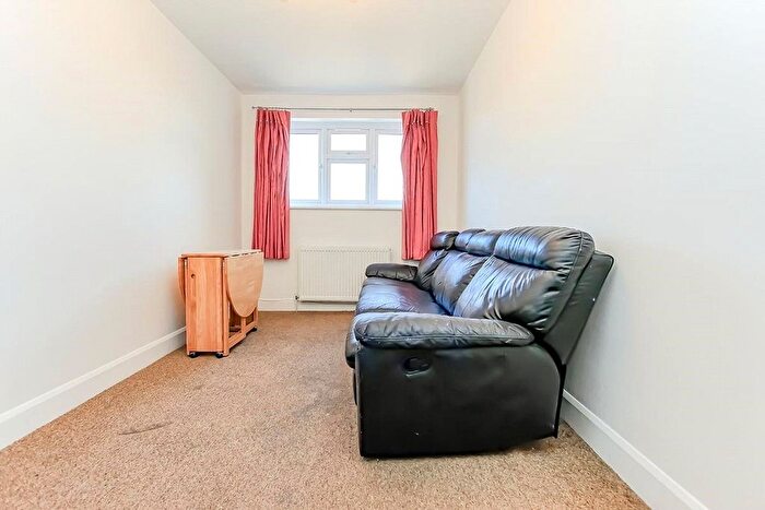 1 Bedroom Flat To Rent In Queens Road, Watford, WD17
