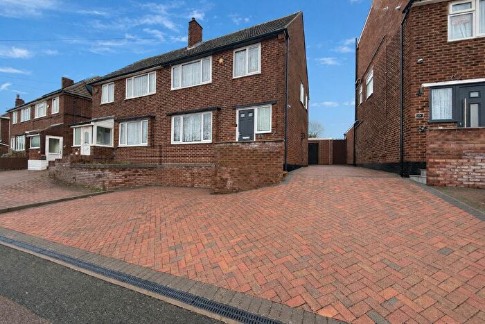 3 Bedroom Semi-Detached House For Sale In Grampian Way, Sundon Park, Luton, Bedfordshire, LU3