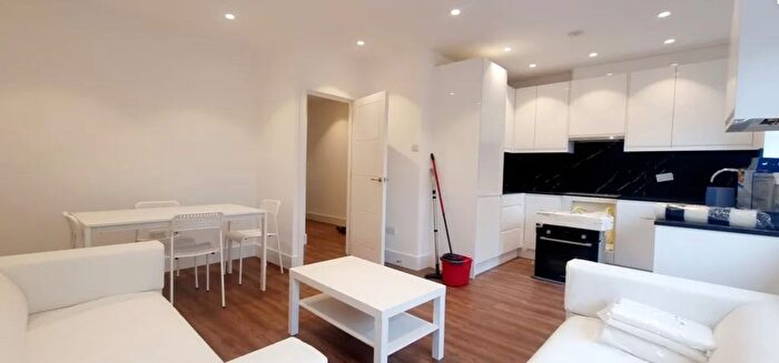 3 Bedroom Flat To Rent In Moyser Road, Streatham, SW16