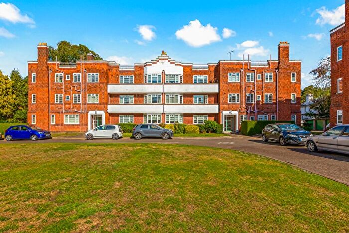 2 Bedroom Flat For Sale In Knighton Park Road, Stoneygate, Leicester, LE2