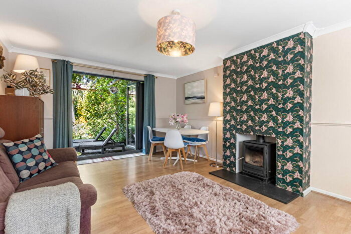 3 Bedroom End Of Terrace House For Sale In Moat Crescent, London, N3