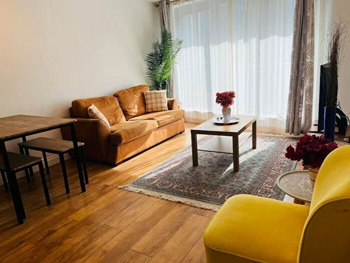 2 Bedroom Flat To Rent In Ashleigh Court, Loates Lane, Watford, Hertfordshire, WD17