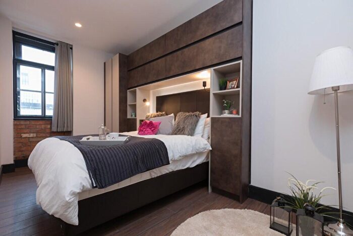 2 Bedroom Apartment To Rent In Portland Street, Manchester, Greater Manchester, M1