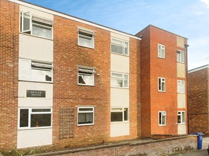 1 Bedroom Flat To Rent In South Street, Banbury, Oxfordshire, OX16
