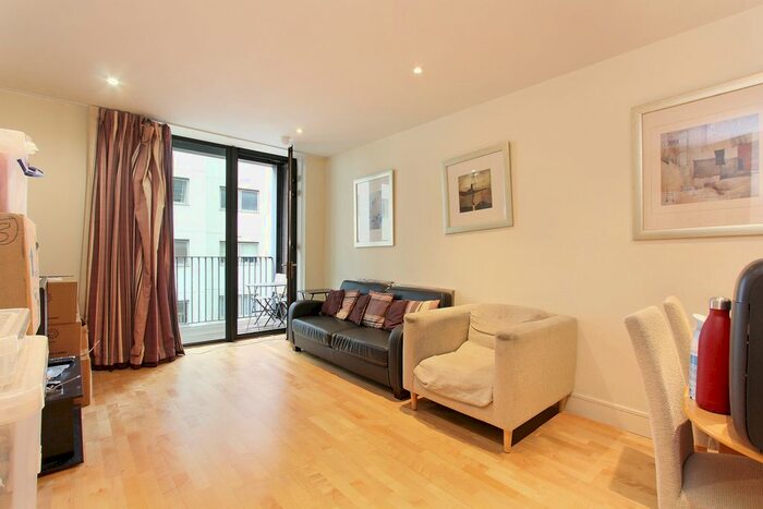 2 Bedroom Flat To Rent In City Walk, London, SE1