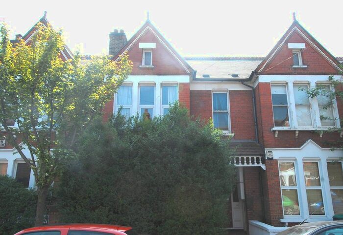 2 Bedroom Flat To Rent In Yukon Road, Clapham South, London, SW12