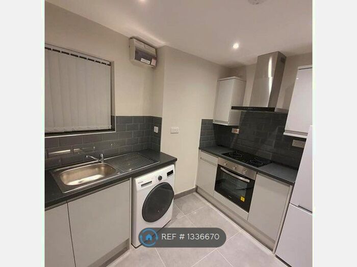 1 Bedroom Flat To Rent In Henry Court, Rotherham, S65