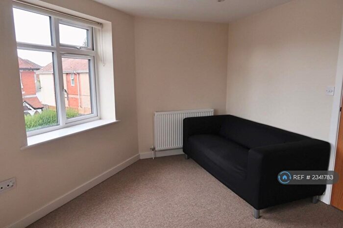 1 Bedroom Flat To Rent In Richmond Court, Bournemouth, BH8