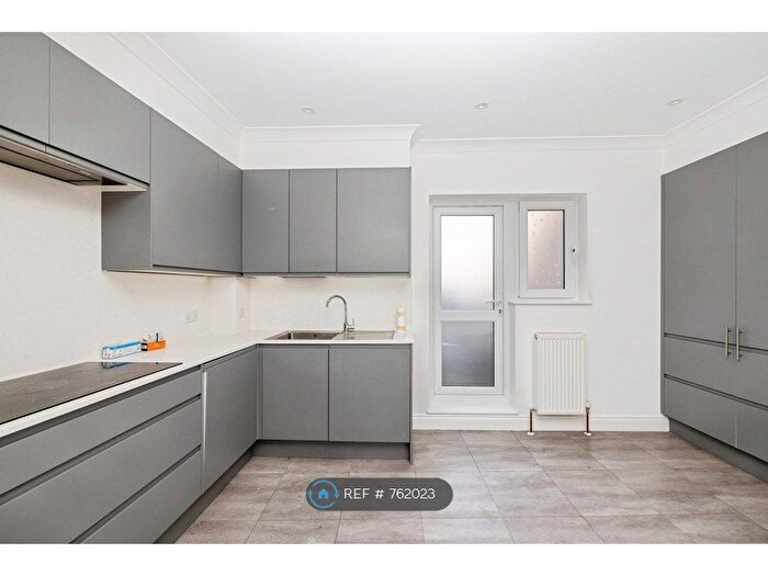3 Bedroom Flat To Rent In Pratt Street, London, NW1