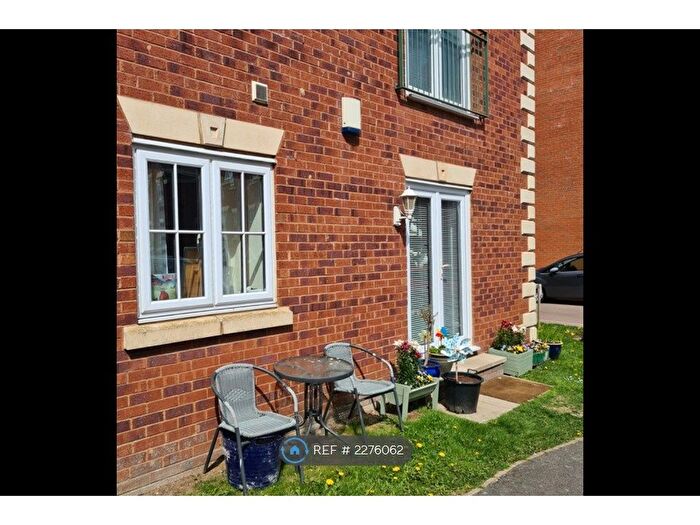 2 Bedroom Flat To Rent In Kiln Avenue, Mirfield, WF14