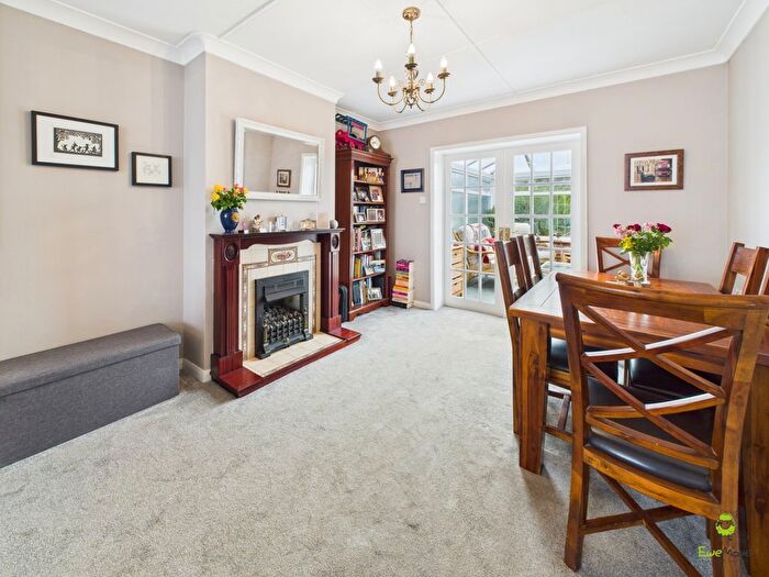 4 Bedroom Semi-Detached House For Sale In Pembury Road, Bexleyheath, DA7