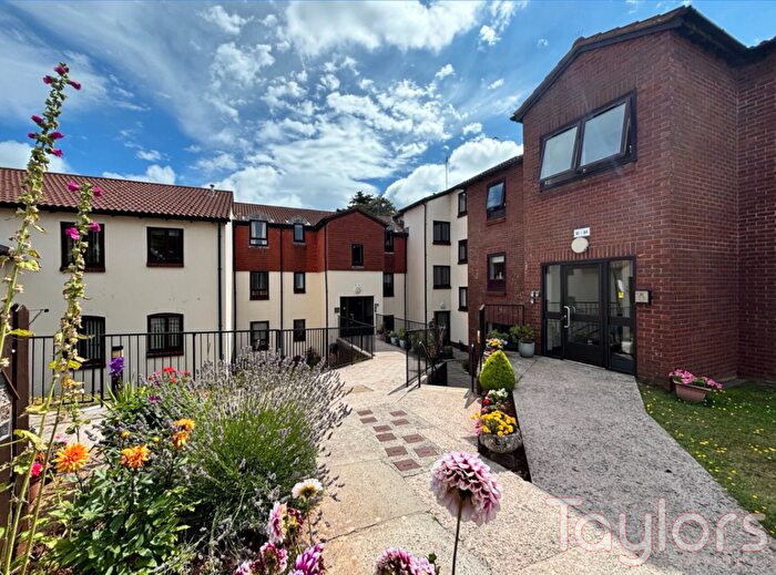 2 Bedroom Flat For Sale In Pebble Court, Goodrington, Paignton, TQ4