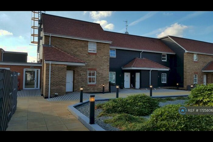 2 Bedroom Flat To Rent In Nayland Court, Romford, RM1