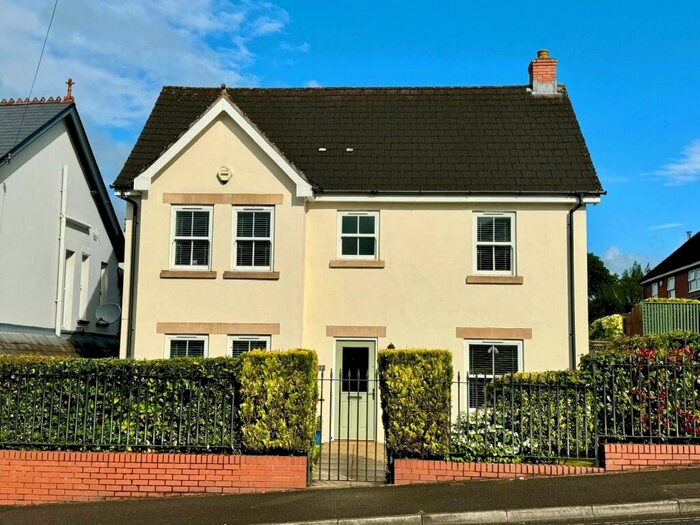 4 Bedroom Detached House To Rent In School Gardens, Brecon, Powys, LD3