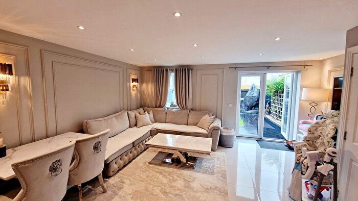 4 Bedroom Semi-detached House To Rent In Swift Close, Hampton Vale, Peterborough, PE7