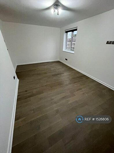 1 Bedroom Flat To Rent In New Farm Drive, Abridge, Romford, RM4