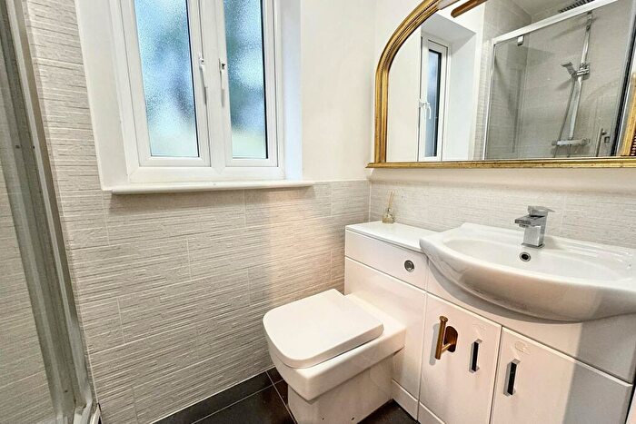 2 Bedroom Flat For Sale In Shawford, SO21