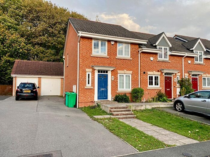 3 Bedroom Town House To Rent In Dairy Square, Nottingham, NG8