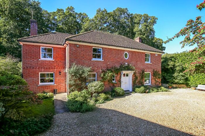 4 Bedroom Detached House For Sale In Southampton Road, Alderbury, Salisbury, Wiltshire, SP5