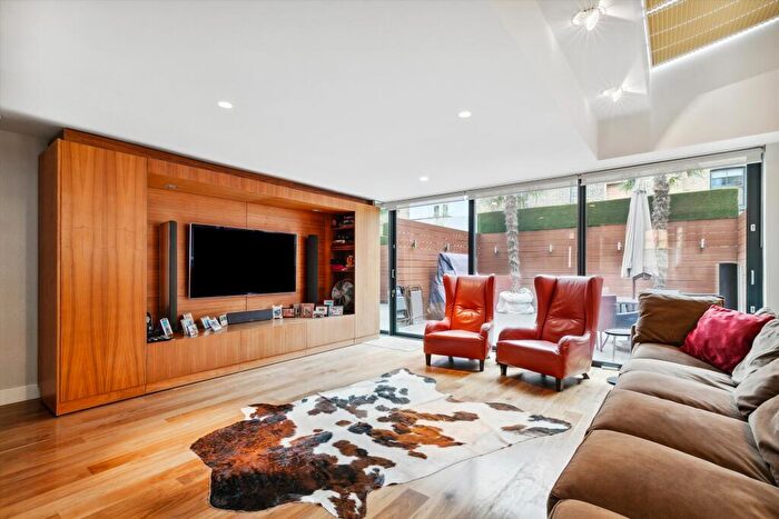 4 Bedroom Terraced House For Sale In Brynmaer Road, London, SW11