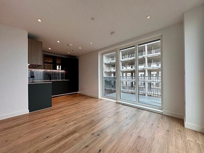 1 Bedroom Flat To Rent In Greenleaf Walk, Southall, UB1