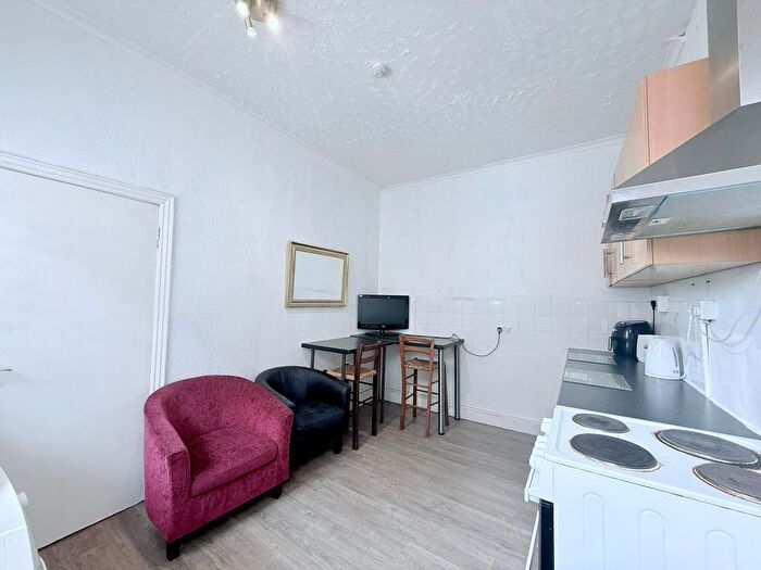 1 Bedroom Flat To Rent In Thornbury Avenue, Southampton, SO15