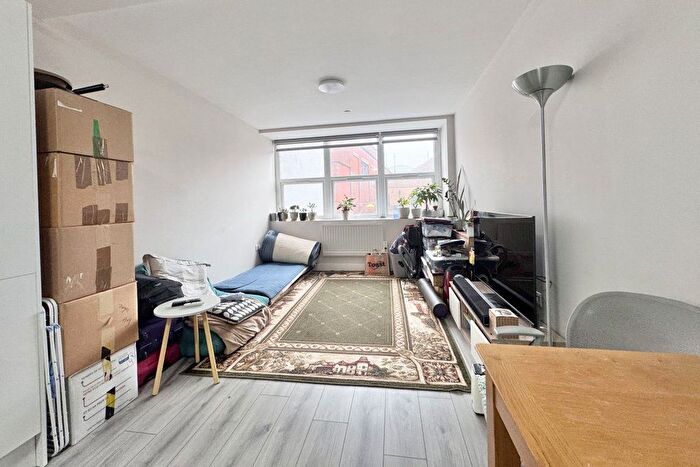 1 Bedroom Flat To Rent In High Street, Slough, SL1