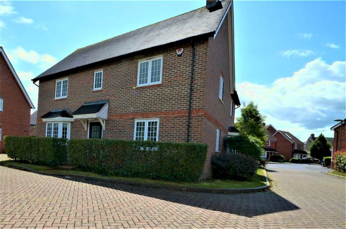 4 Bedroom Detached House To Rent In Peppiatt Close, The Acres, Horley, RH6