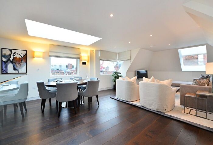 2 Bedroom Flat To Rent In Duke Street, Mayfair, London, W1K