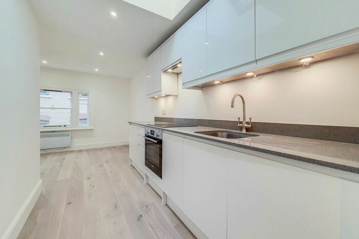 1 Bedroom Flat To Rent In Floral Street, Covent Garden, London WC2E