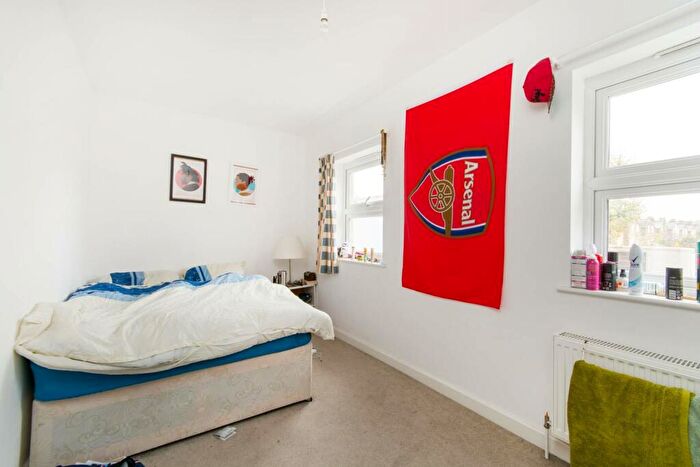 2 Bedroom Flat To Rent In Alfriston Road, Between The Commons, London, SW11