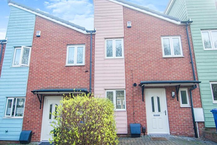 3 Bedroom Town House To Rent In Aldham House Lane, Wombwell, S73