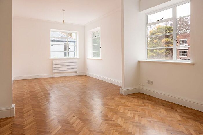 2 Bedroom Flat To Rent In Meadowside, Cambridge Park, East Twickenham, TW1