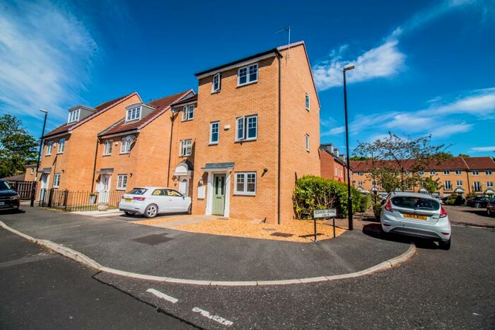 4 Bedroom Town House To Rent In Hill Rise, Washington Village, Washington, NE38