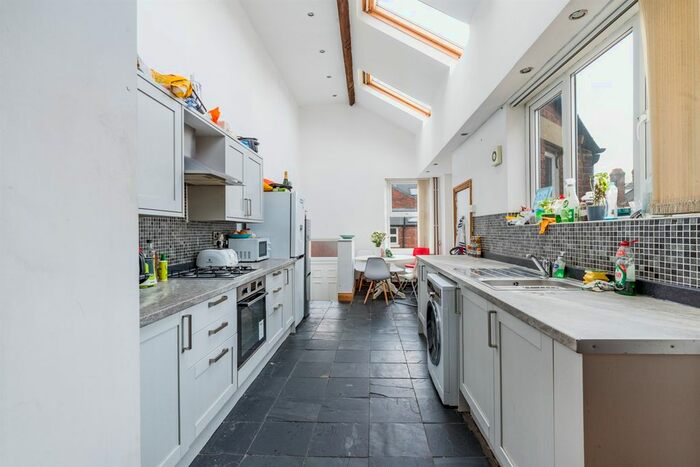 6 Bedroom Property To Rent In Myrtle Grove, Jesmond, Newcastle Upon Tyne, NE2